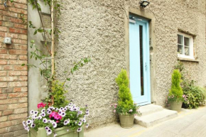 Harry Clarke Mews at the Castle Hotel